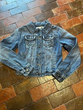 Forever Twenty One denim trucker jacket size Small perfectly distressed